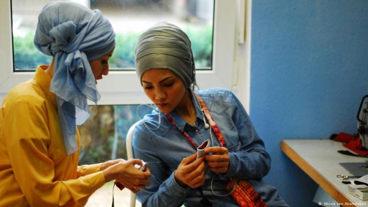 Seamstresses in the Frankfurt ″Stitch for Stitch″ atelier (photo: Nicole von Alvensleben)