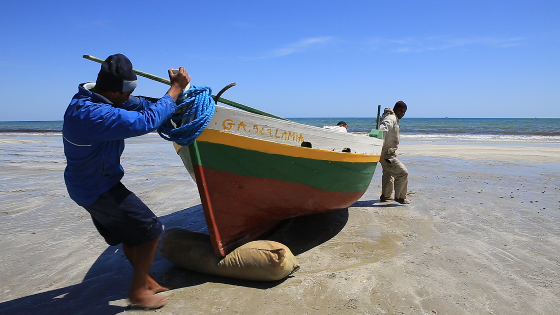 Still from "Paradises of the Earth: Gabes" (source: http://www.paradisesoftheearth.com)