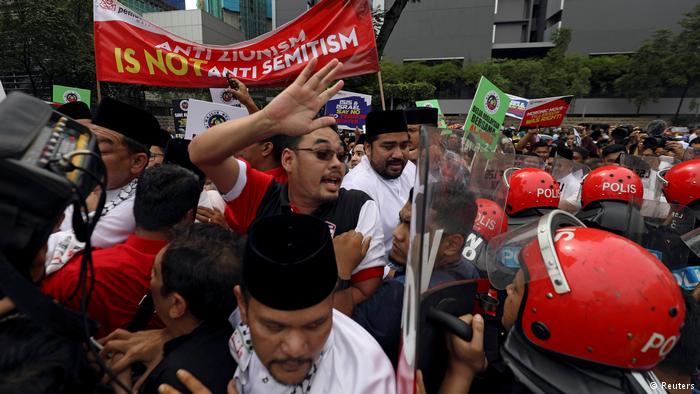 More than 1,000 Malaysian Muslims protested outside the U.S. embassy in Kuala Lumpur against U.S. President Donald Trump's decision to recognise Jerusalem as Israel's capital. The protesters, led by Sports Minister Khairy Jamaluddin, marched from a nearby mosque after Friday prayers to the U.S. embassy, halting traffic as they chanted "Long live Islam" (photo: Reuters)