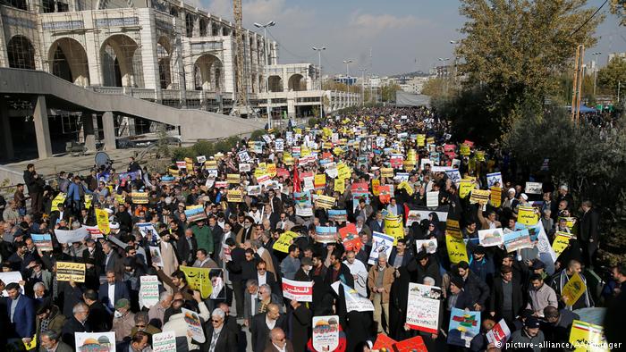 Protests in Tehran (photo: picture-alliance/AA/Stringer