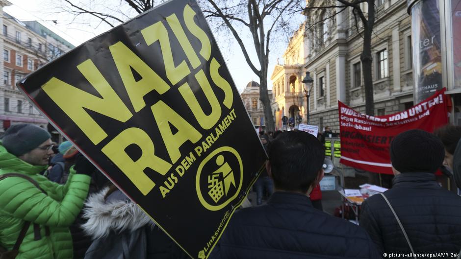 Proteste gegen rechts-konservative Regierung in Wien; Foto: picture-alliance/dpa