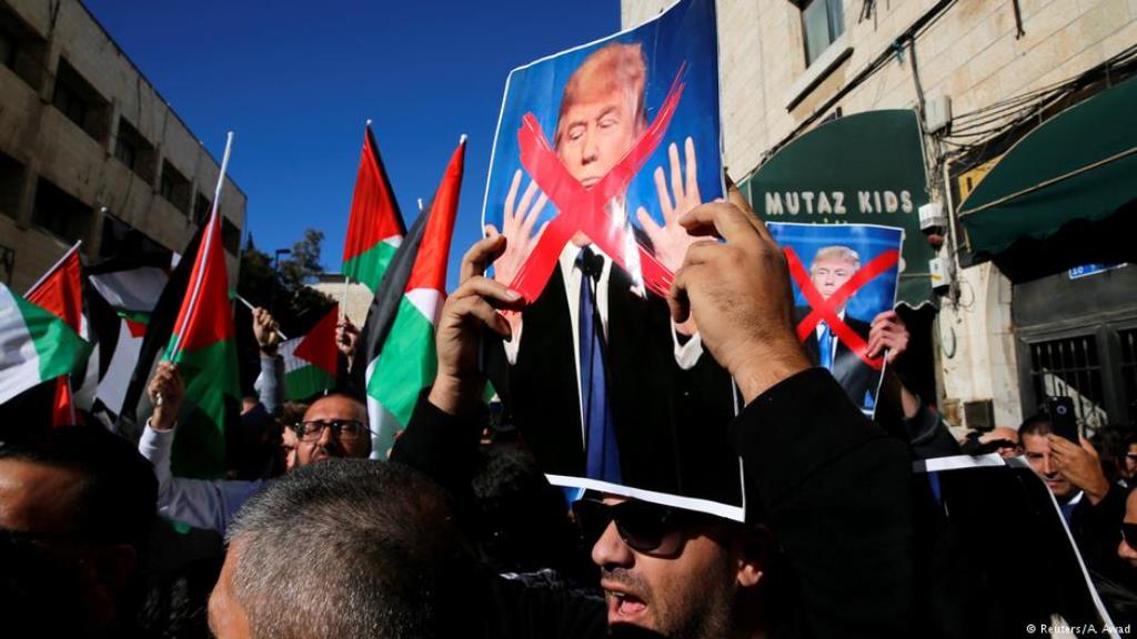 Protesters in East Jerusalem following Trump's decision on Jerusalem (photo: Reuters/A. Awad)