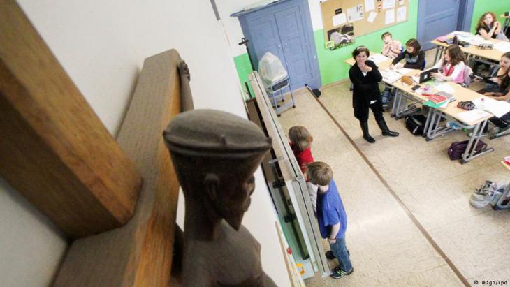 A crucifix hangs on the wall of a classroom of the Catholic Maria Ward secondary school in Augsburg, Germany (photo: imago/epd)