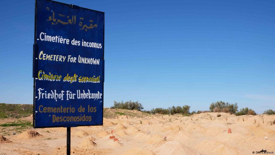 "Friedhof für Unbekannte" am Rand einer ehemaligen Müllhalde; Foto: DW