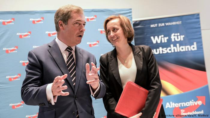  AFD-Pressekonferenz mit Beatrix von Storch und UKIP-Chef Nigel Farage in Berlin; Foto: picture-alliance/dpa