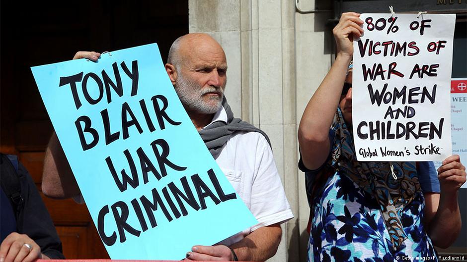 Demonstranten fordern am 29. Januar 2015 in London, Tony Blair wegen der Beteiligung Großbritanniens am Irakkrieg unter seiner Führung vor das Kriegsverbrechertribunal in Den Haag zu stellen; Foto: Peter Macdiarmid/Getty Images 