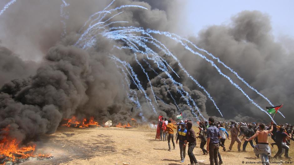 فلسطينيون محتجون في خان يونس.  Foto: dpa/picture-alliance