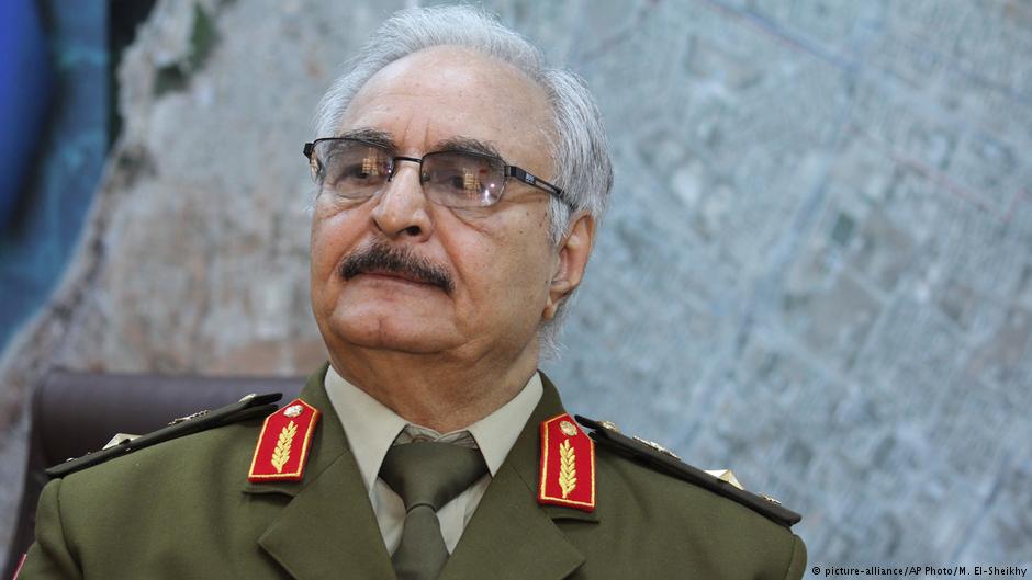 General Khalifa Haftar; Foto: picture-alliance/AP