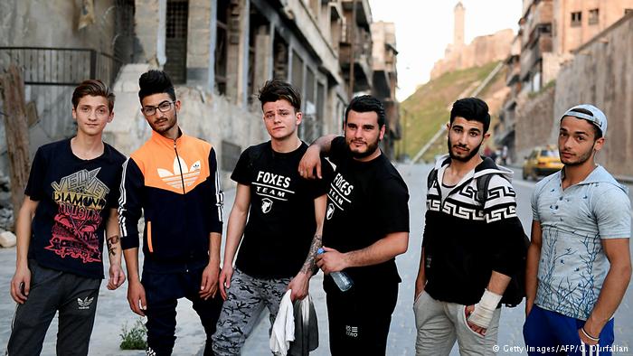 Syrien Jugendliche Parkour in Aleppo; Foto: Getty Images/AFP/G. Ourfalian