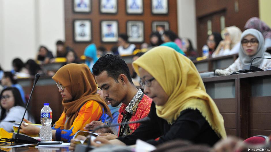 Studierende an der Universität Depok, West-Java; Foto: imago/Xinhua