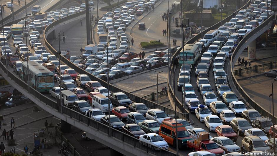 Staus an den Zufahrtsstraßen zum zentralen Tahrirplatz in Kairo; Foto: AFP/Getty Images/Khaled Desouki