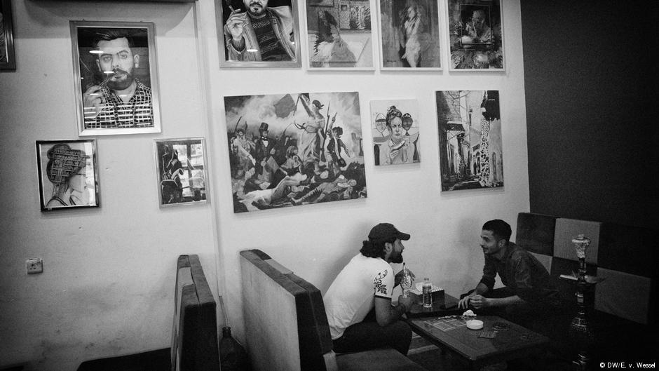 Two men in a Mosul cafe (photo: DW/E v. Wessel)