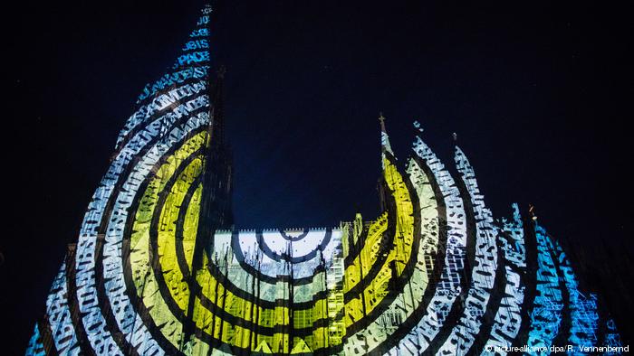 Illumination at Cologne Cathedral (photo: picture-alliance/dpa/R. Vennenbernd)