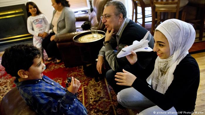 American teen Hannah Shraim wearing hijab (photo: picture-alliance/AP Photo/J. Martin)