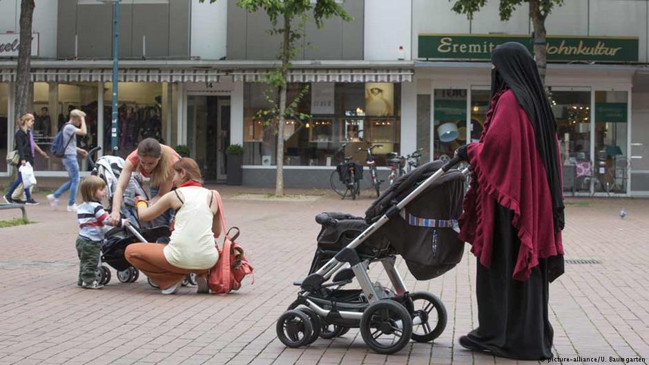 Niqab-Tragende Frauen in Deutschland. (picture alliance / U. Baumgartner)