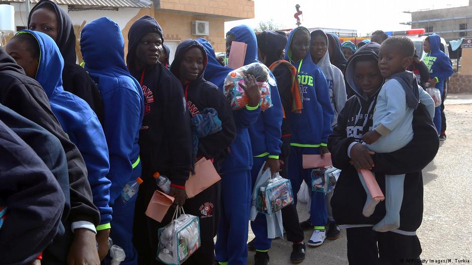 Afrikanische Geflüchtete in Tripolis; Foto: AFP/Getty Images 