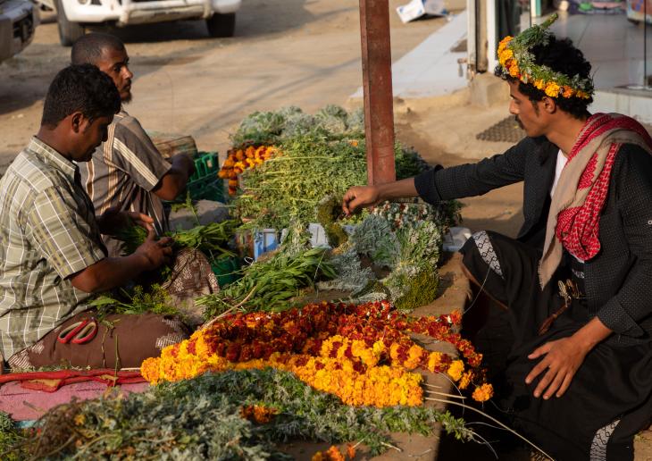 رجال الزهور في السعودية - عادات مشتركة في جبال ممتدة على الحدود اليمنية 