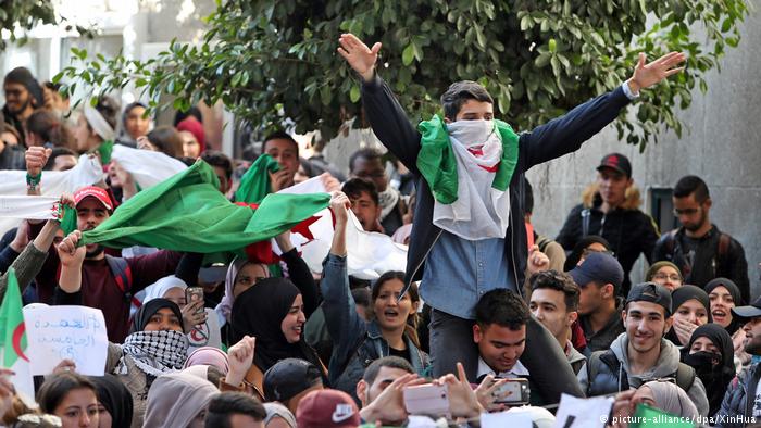 حراك الجزائر  - فترة حاسمة في الحراك الشعبي ضد الحكومة وعهدة بوتفليقة الخامسة