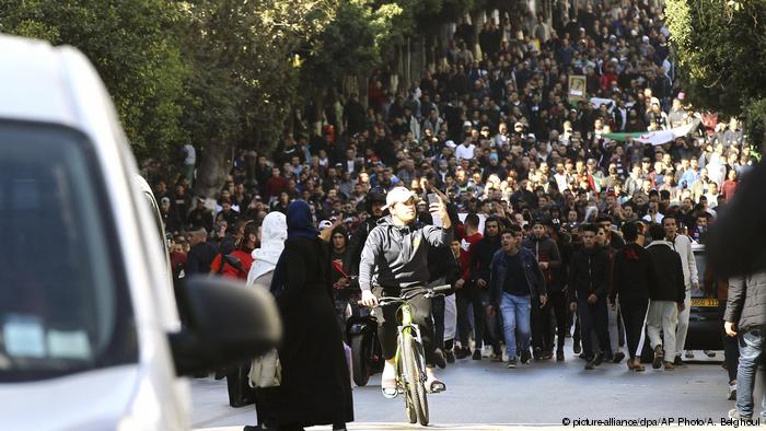 حراك الجزائر  - فترة حاسمة في الحراك الشعبي ضد الحكومة وعهدة بوتفليقة الخامسة