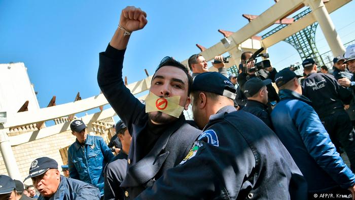 حراك الجزائر  - فترة حاسمة في الحراك الشعبي ضد الحكومة وعهدة بوتفليقة الخامسة