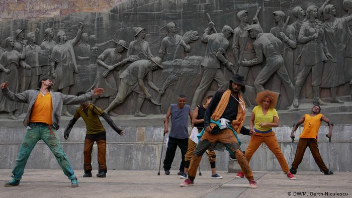 Disabled Ethiopians dancing on the street (photo: DW/Maria Gerth-Niculescu)