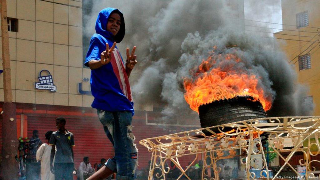 السودان: تضارب الأنباء حول عدد القتلى والمعارضة ترفض التفاوض 