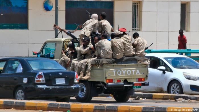 صراع على نوعية نظام الحكم في السودان بين التيارات المدنية والقوى العسكرية