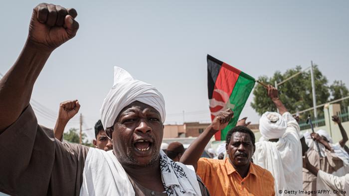 صراع على نوعية نظام الحكم في السودان بين التيارات المدنية والقوى العسكرية