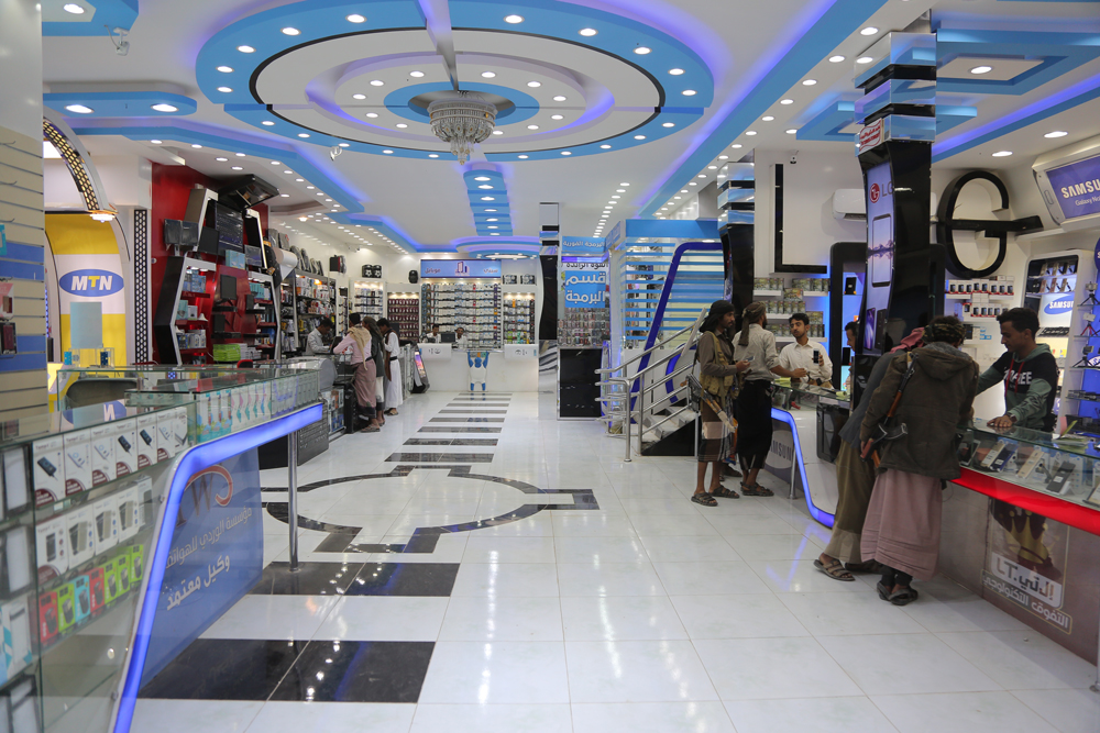 Armed local tribesmen shopping in one of Marib’s more modern stores (photo: Ahmed Nagi)