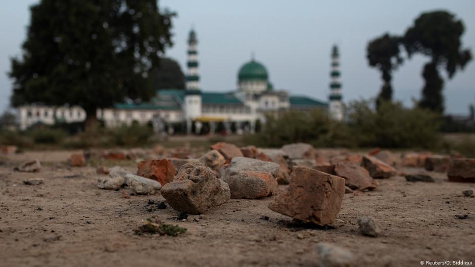 Bricks used for stone pelting against Indian security forces during protests lie on the ground (photo: Reuters/D. Siddiqui) 