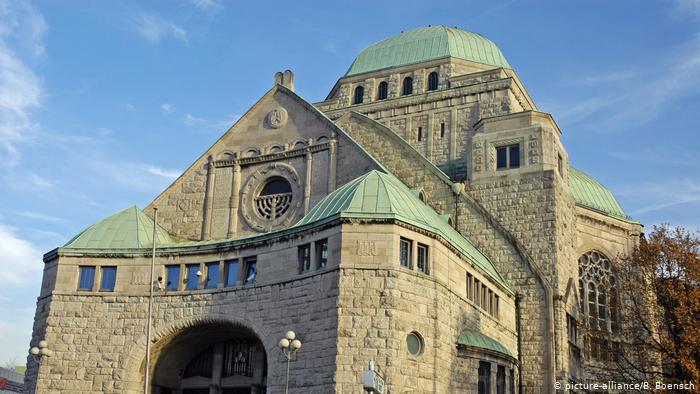 Old Synagogue in Essen, Germany (picture-alliance/B. Boensch)