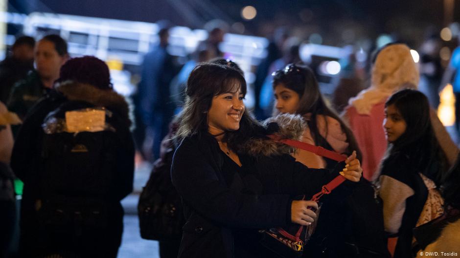 Raha Namiri waits to board the ferry to the Greek mainland (photo: DW)