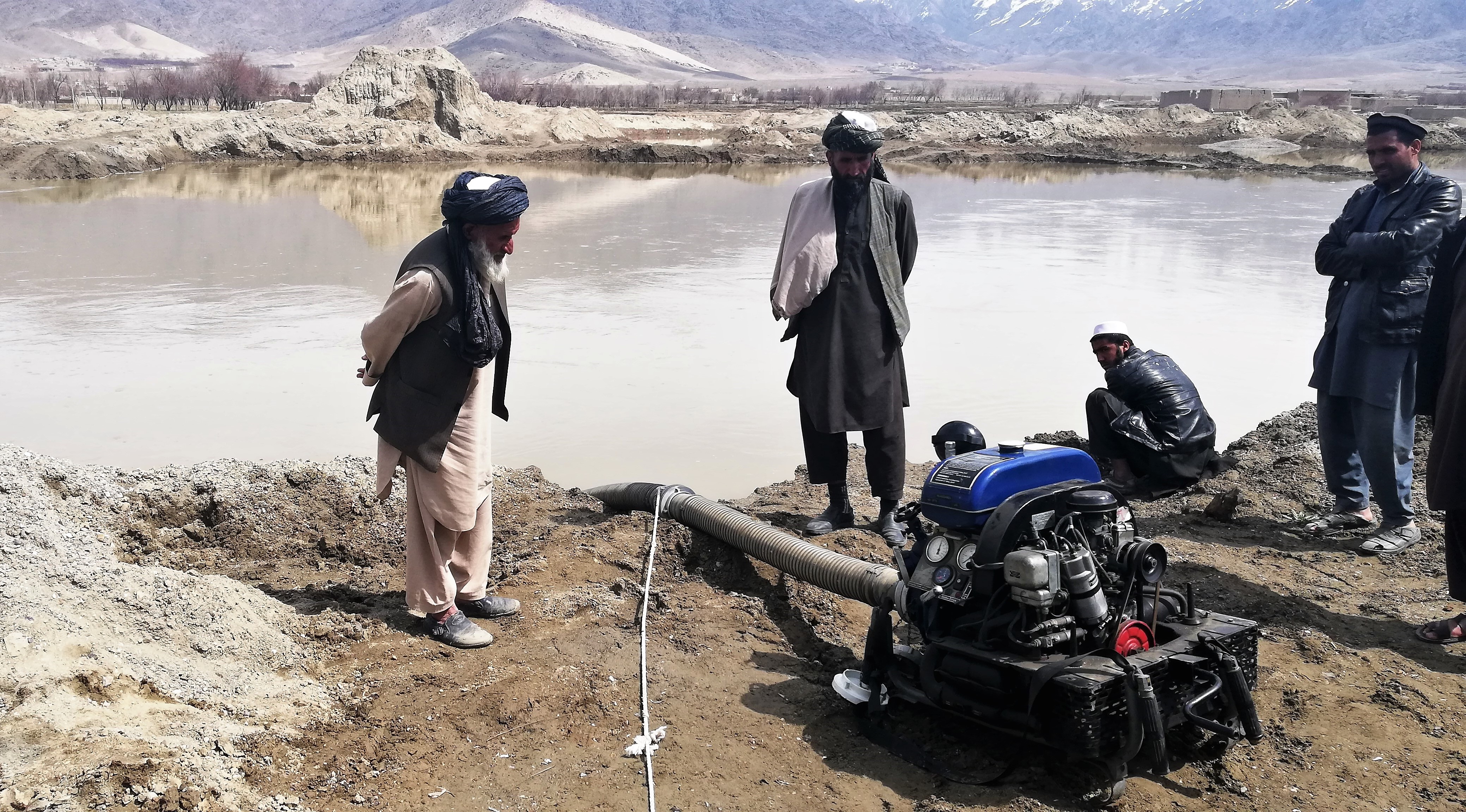 Coaxing an old German water pump back to life in Mussahi (photo: Emran Feroz)