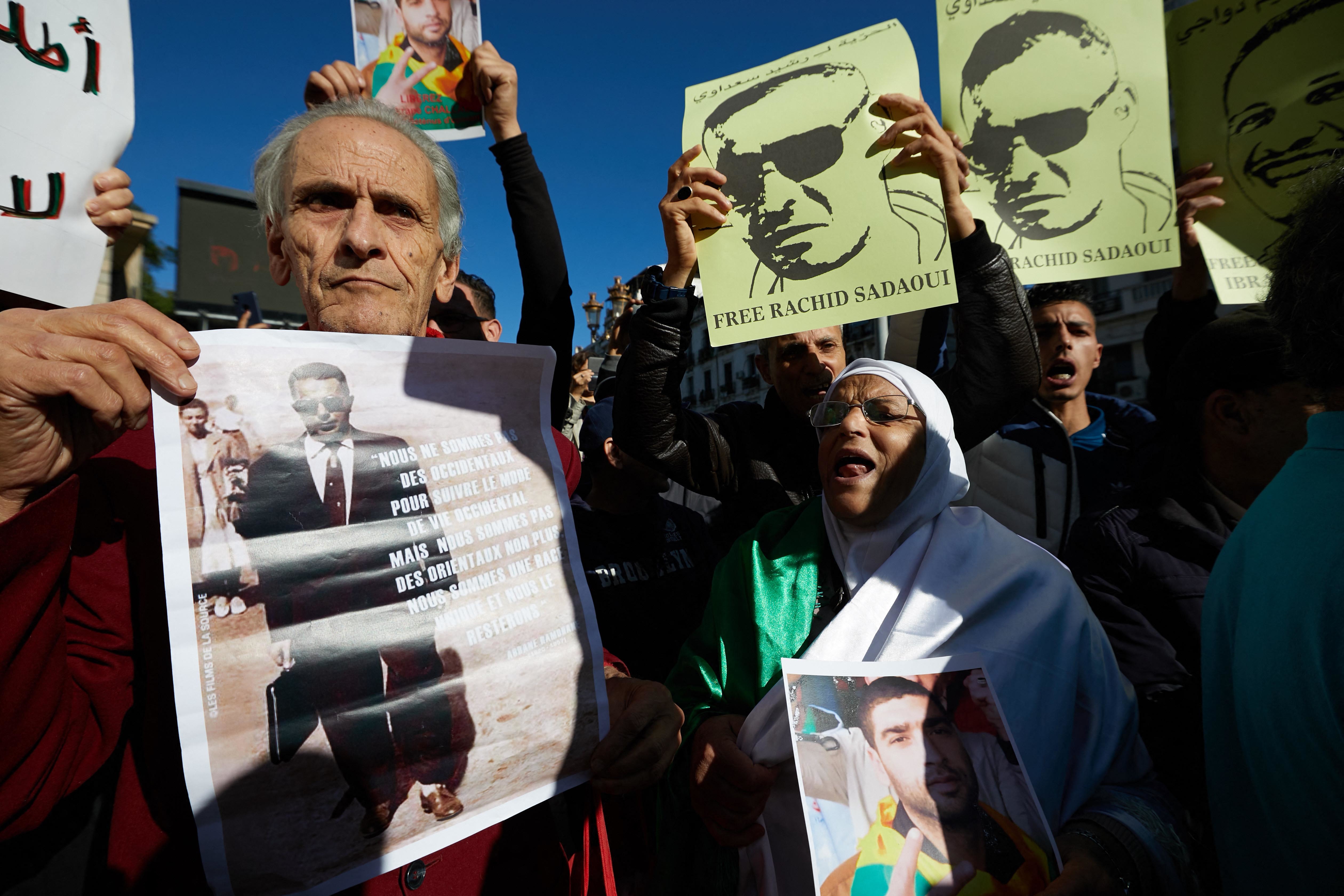 احتجاجات مطالبة بالإفراج عن سجناء الحراك - الجزائر. Foto: picture alliance/abaca