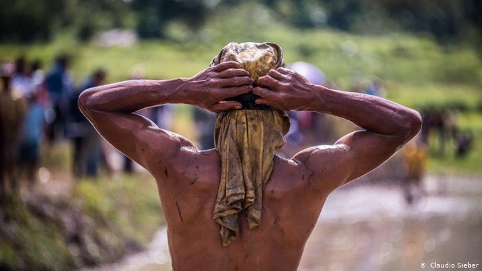 Pacu Jawi, traditional bull-racing on Sumatra (photo: Claudio Sieber)