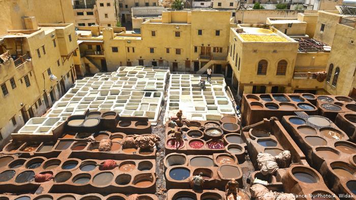 Chouara tannery in the heart of Fez (photo: picture-alliance/NurPhoto/A. Widak)