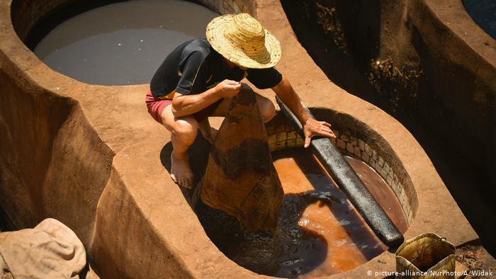 Chouara tannery in the heart of Fez (photo: picture-alliance/NurPhoto/A. Widak)