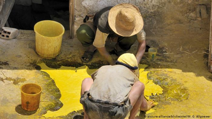 Chouara tannery in the heart of Fez (photo: picture-alliance/blickwinkel/W.G. Allgoewer)