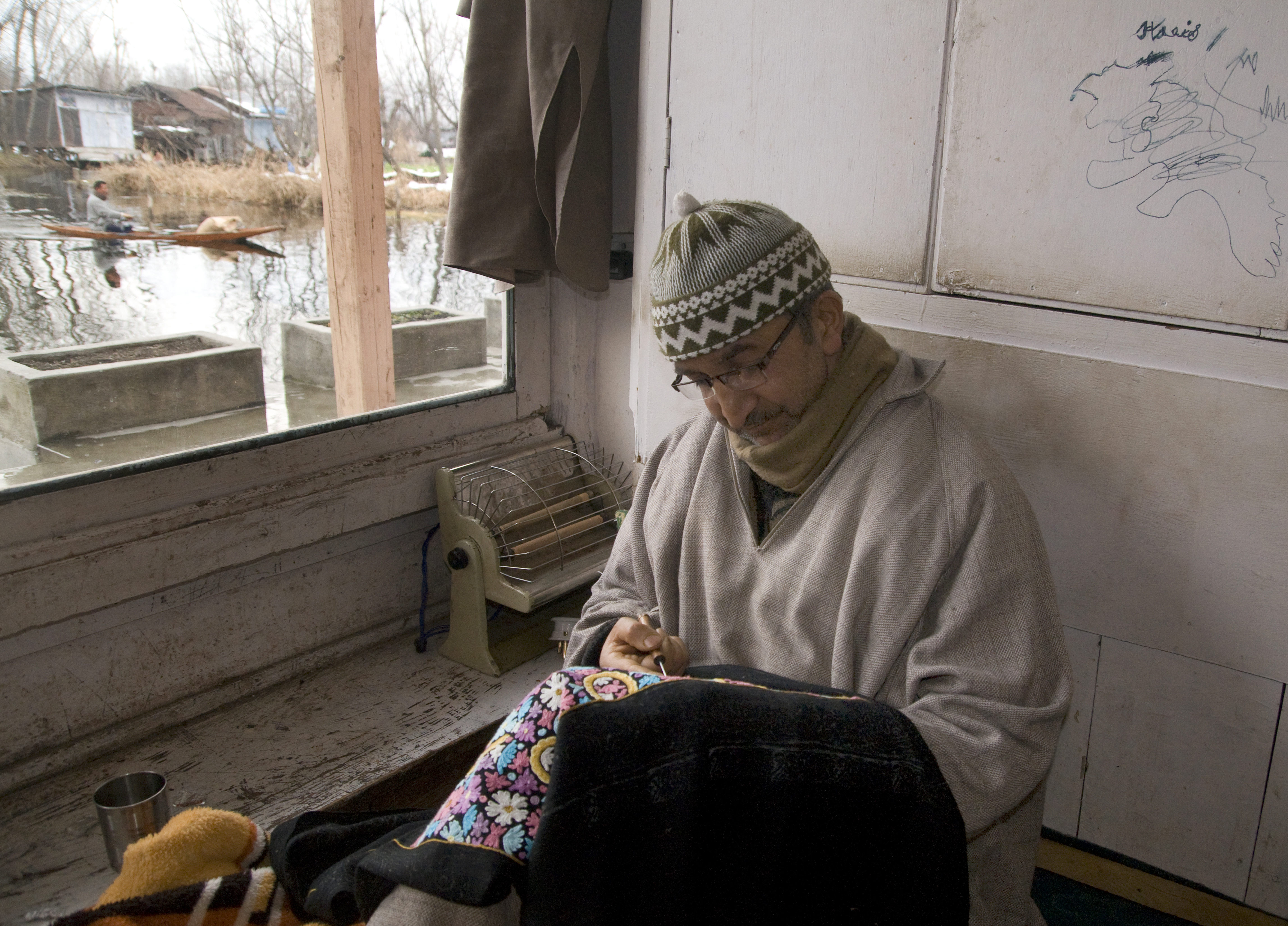 A man embroidering a design(photo: Sugato Mukherjee)