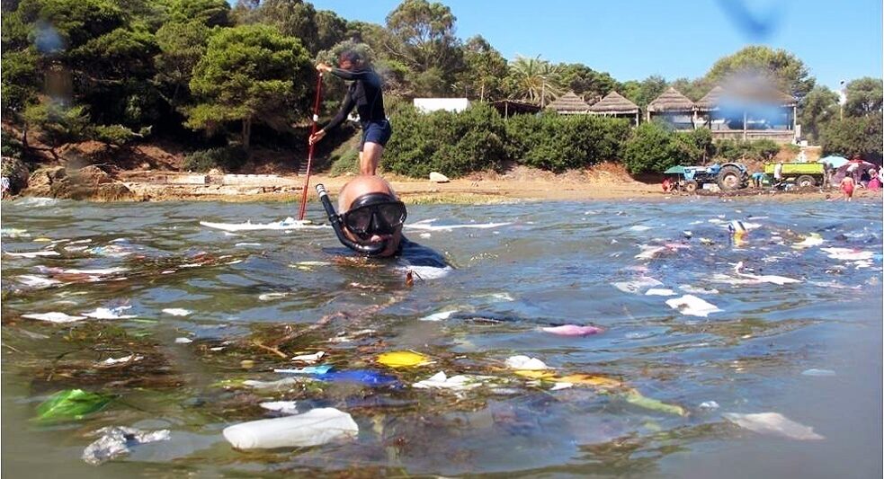 Based in Tipaza, the environmental association HOME cleans up the Algerian coastline – here at Corne d'Or (photo: Samia Balistrou)