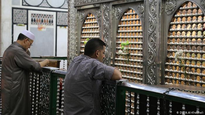 ذكرى عاشوراء في زمن كورونا بين العراق ومصر وسوريا ولبنان وإيران - حزن المسلمين الشيعة على مقتل الإمام الحسين حفيد النبي محمد