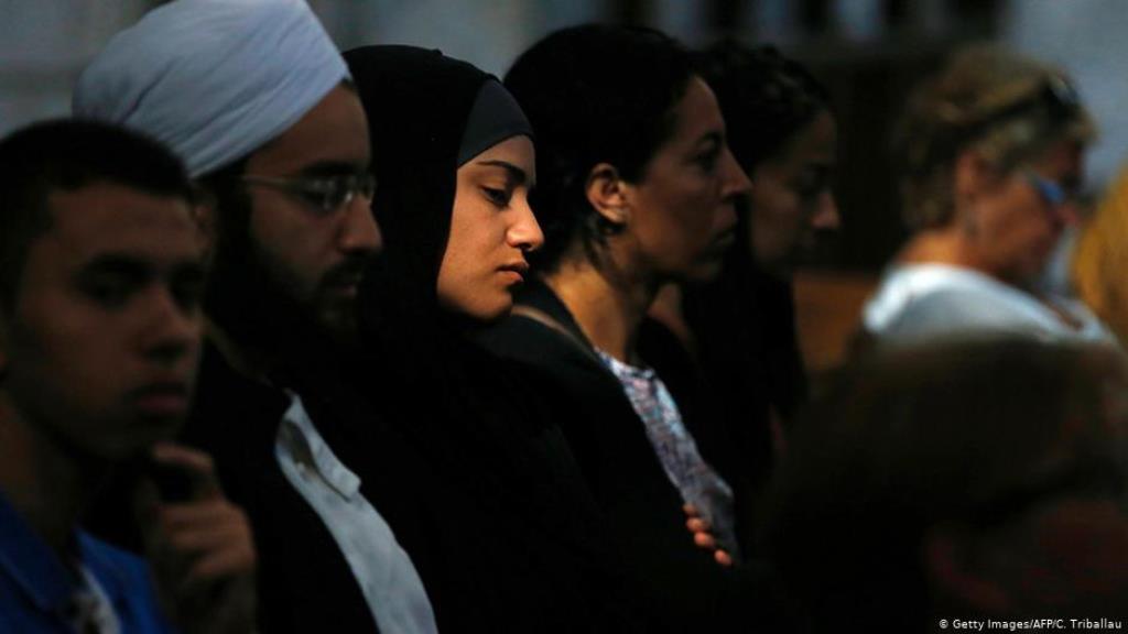 Memorial service in the French city of Rouen following the murder of a priest in a church in Saint Etienne du Rouvray, Normandy, by two 19 year-old Islamist extremists in August 2016 (photo: Getty Images/AFP/C. Triballau)