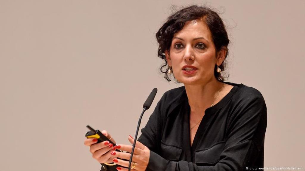 Naika Foroutan ist Direktorin des Deutschen Zentrums für Integrations- und Migrationsforschung (DeZIM) sowie des Berliner Instituts für empirische Integrations- und Migrationsforschung (BIM) der Humboldt-Universität zu Berlin. Zuletzt erschien von ihr das Buch »Die Gesellschaft der Anderen«, Zwiegespräch mit der Autorin Jana Hensel.