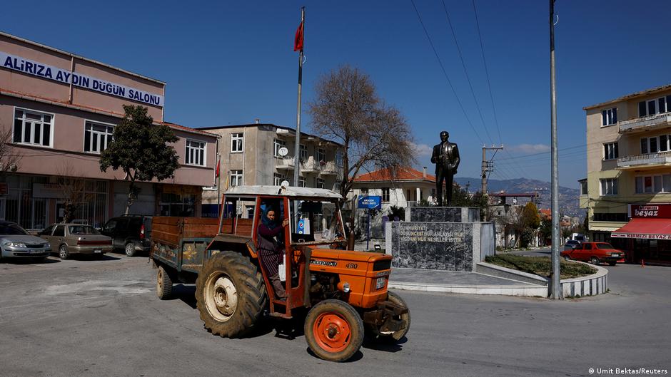 (photo: Umit Bektas/Reuters)