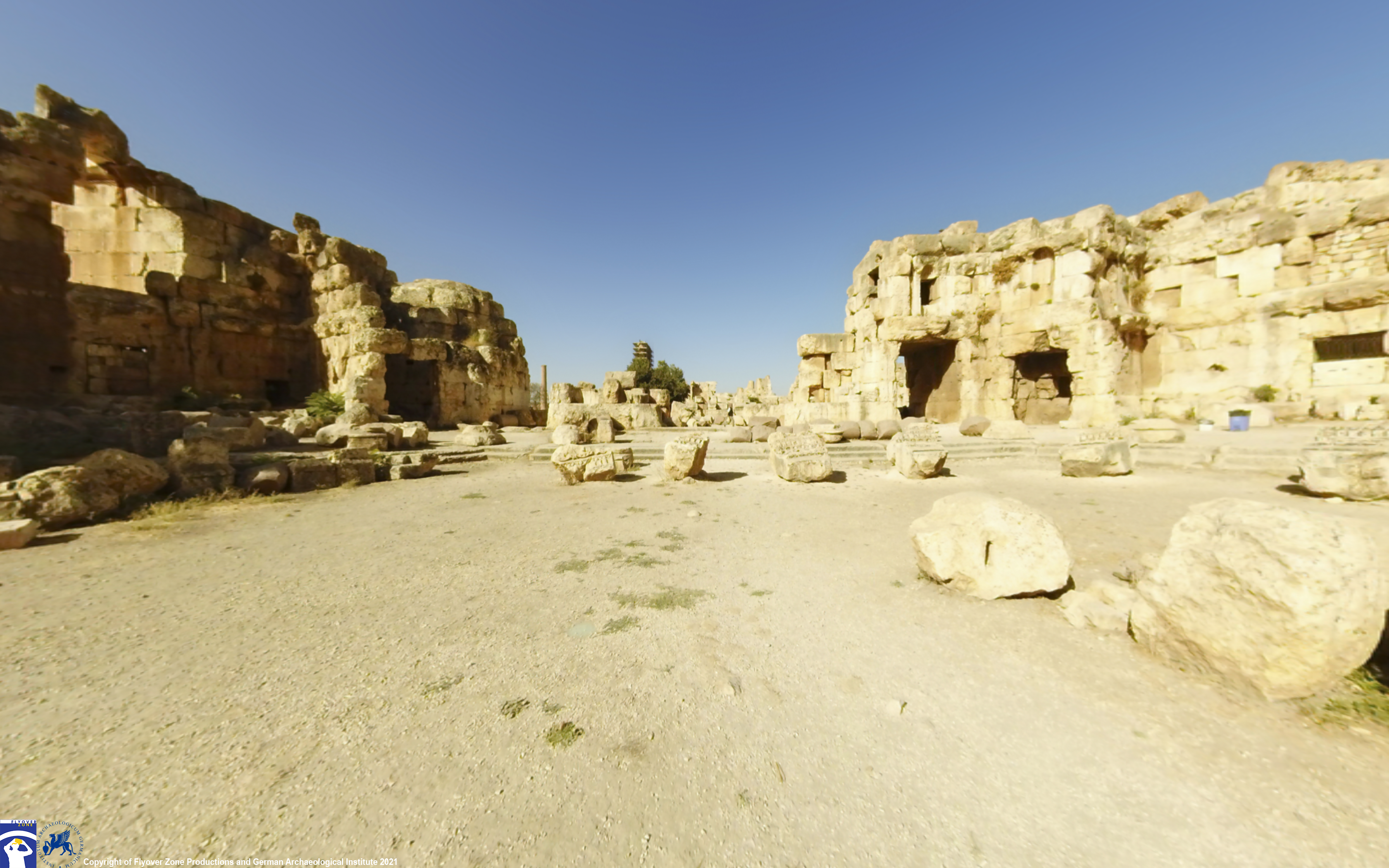 Hexagonalhof, Tempel des Jupiter, Baalbek, Libanon. Foto: Flyover Zone; © Flyover Zone und Deutsches Archäologisches Institut.