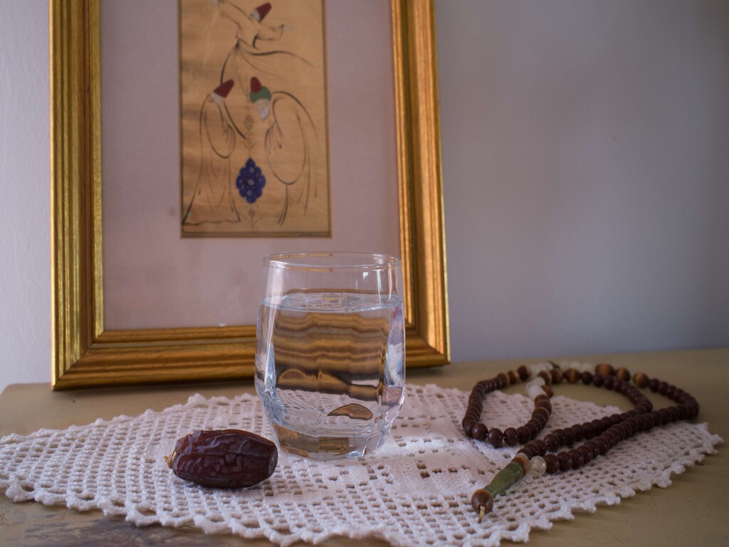 Date and water with a whirling dervish in the background (photo: Marian Brehmer)