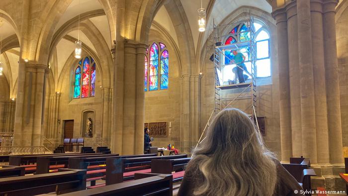 Gallery Images | Muslim artist designs stained glass windows for German abbey (photo: Manja Wolff/DW)