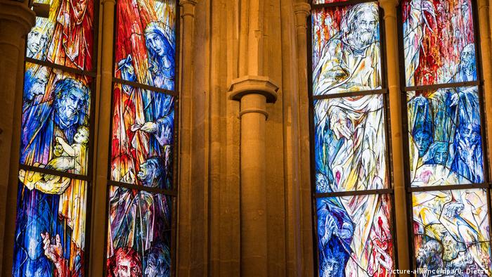 Gallery Images | Muslim artist designs stained glass windows for German abbey (photo: Manja Wolff/DW)