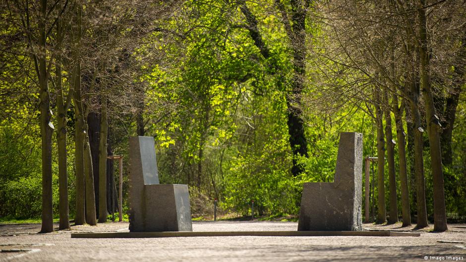 Das Goethe-Hafis-Denkmal in Weimar. (Foto: Imago)