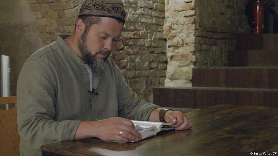 Germany/College of Islamic Studies/Imam Ender Cetin (photo: Tessa Walter/DW)